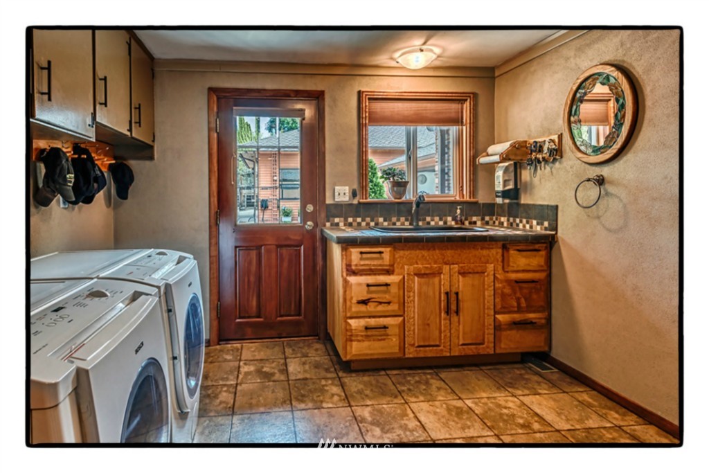 2726 North Laventure Road Mount Vernon, WA 98273 - Photo 9 of 19 Gallery Image 9