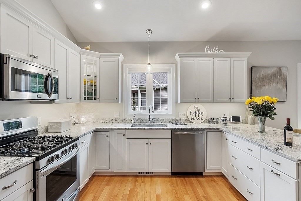 33 Cobblestone Drive, Unit 33 Hudson, NH 03051 - Photo 3 of 40 Gallery Image 3