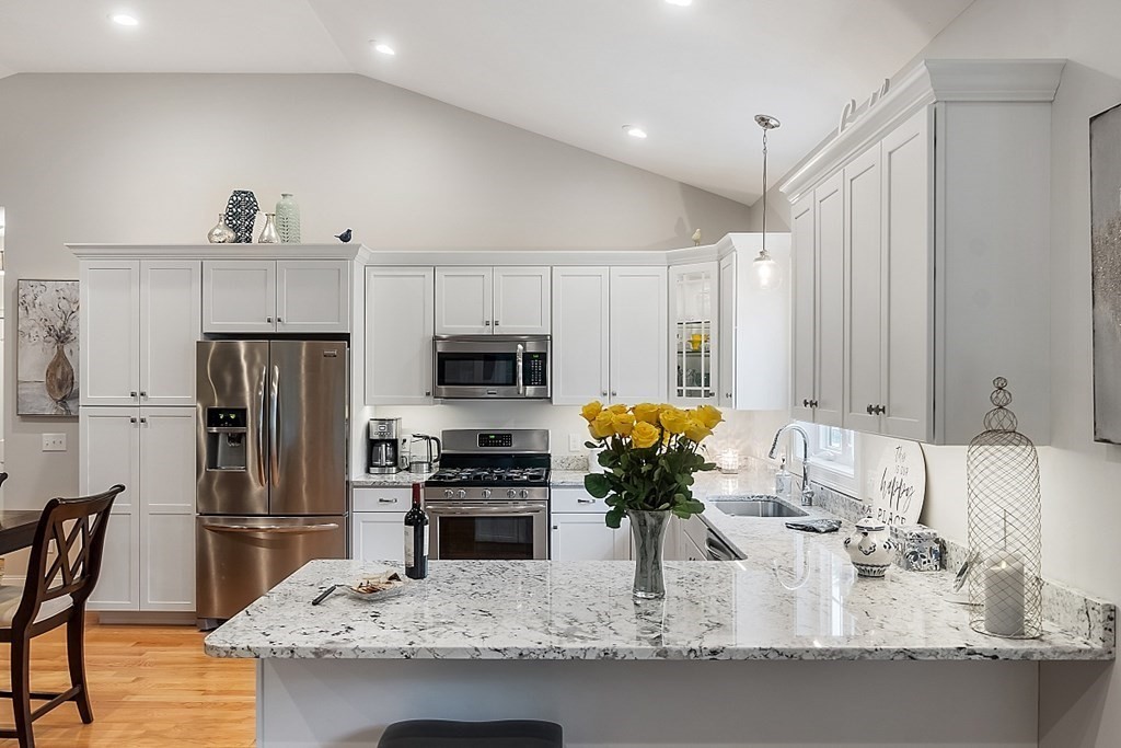 33 Cobblestone Drive, Unit 33 Hudson, NH 03051 - Photo 5 of 40 Gallery Image 5
