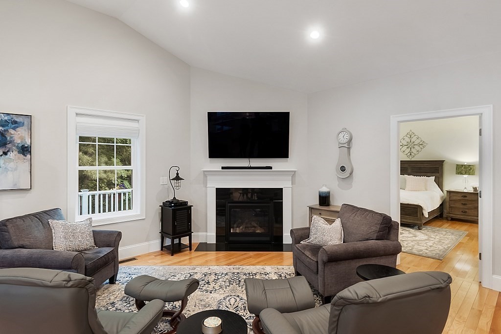 33 Cobblestone Drive, Unit 33 Hudson, NH 03051 - Photo 8 of 40 Gallery Image 8