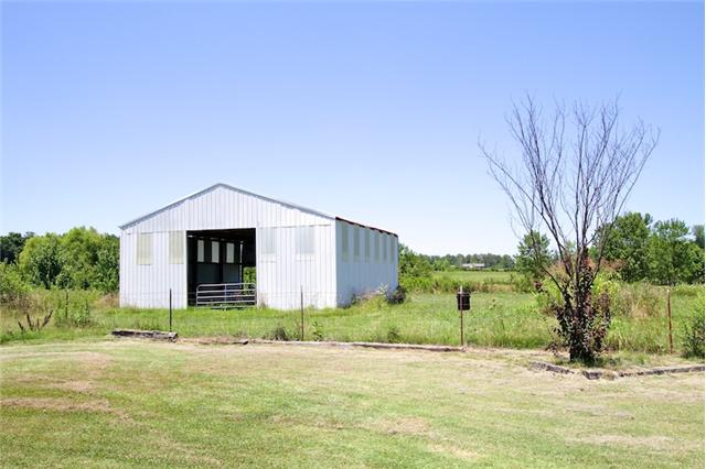 2237 Pleasant View Road Pleasant View, TN 37146 - Photo 8 of 20 POLE BARN W/ ELECTRIC & WATER