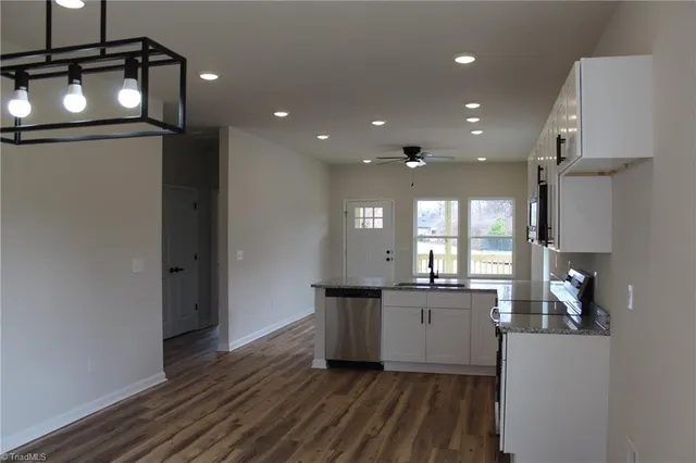 $255,900 | 522 North Beaumont Avenue, Burlington, NC 27217