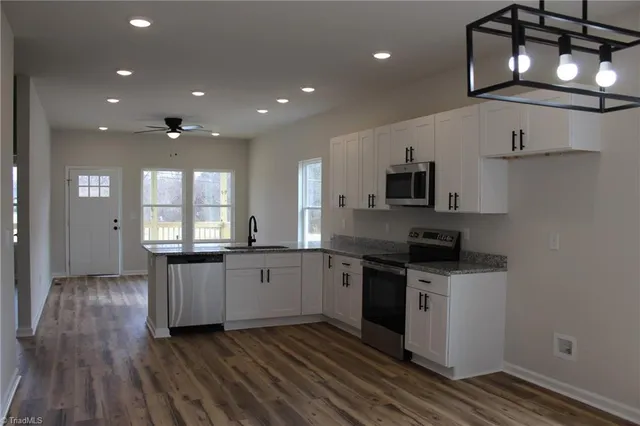 $255,900 | 522 North Beaumont Avenue, Burlington, NC 27217