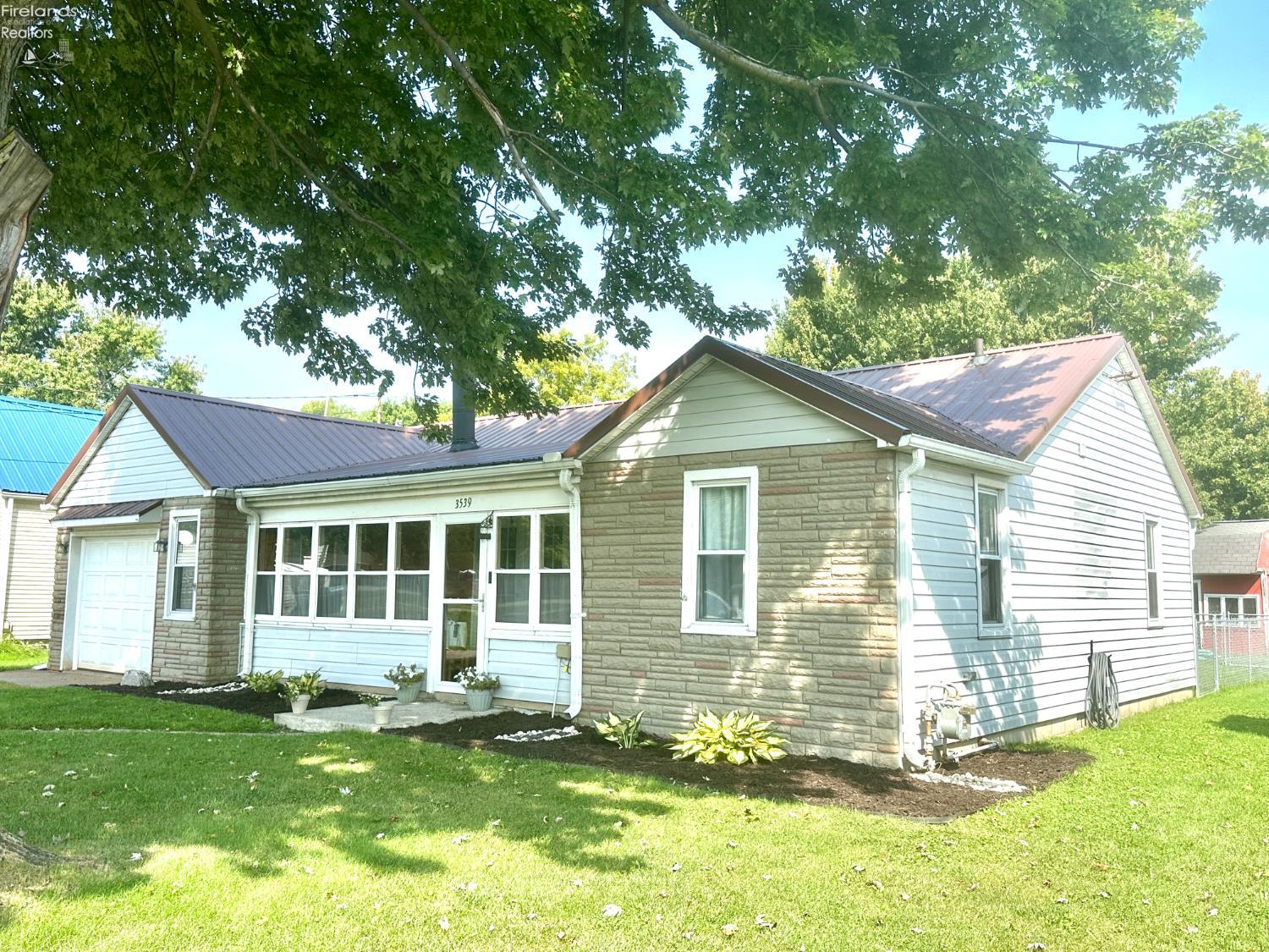 3539 West Harbor Road Port Clinton, OH 43452 - Photo 4 of 31 Gallery Image 4