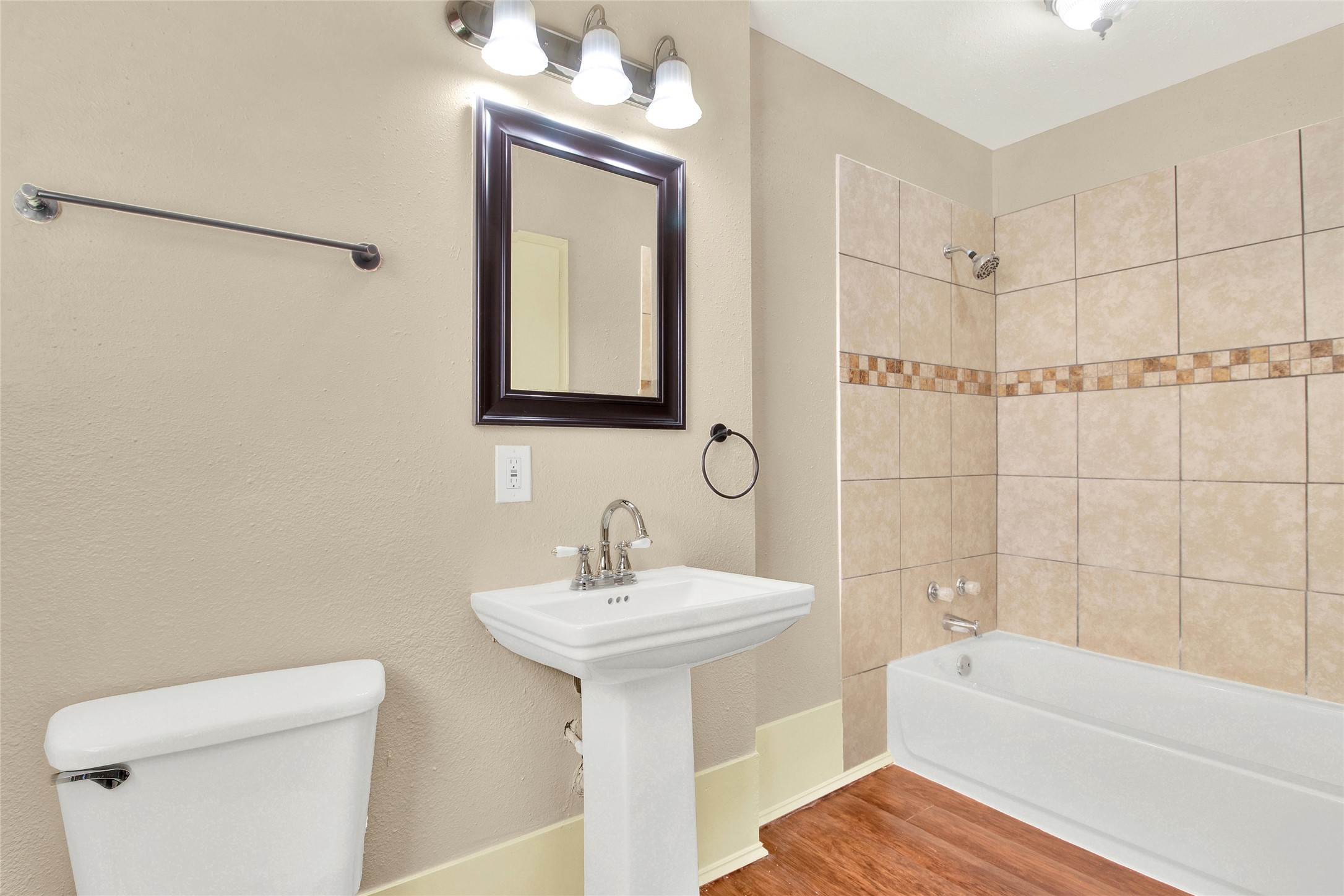 506 Edgebrook Drive Houston, TX 77034 - Photo 10 of 18 Primary bathroom has a shower/tub combination.