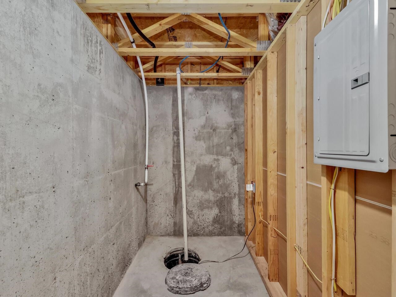 5518 South Victoria Court Wichita, KS 67216 - Photo 32 of 35