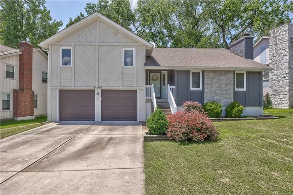 $320,000 | 11100 North McGee Street, Kansas City, MO 64155