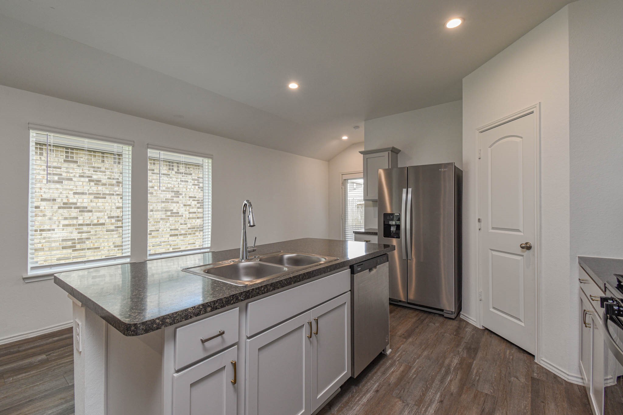 5423 Wyndham Ridge Ln Spring Spring, TX 77373 - Photo 11 of 23 a kitchen with stainless steel appliances granite countertop a sink a stove and a refrigerator