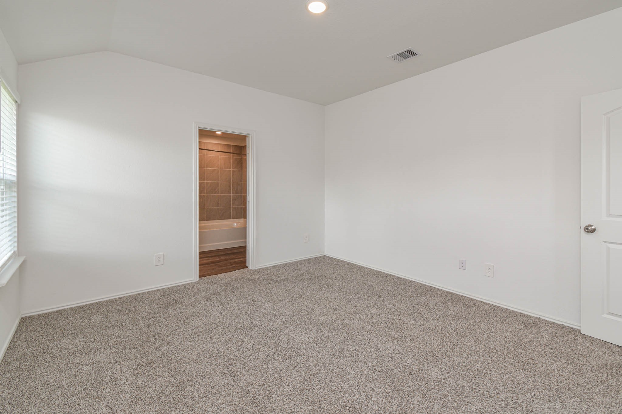 5423 Wyndham Ridge Ln Spring Spring, TX 77373 - Photo 15 of 23 an empty room with closet and mirror