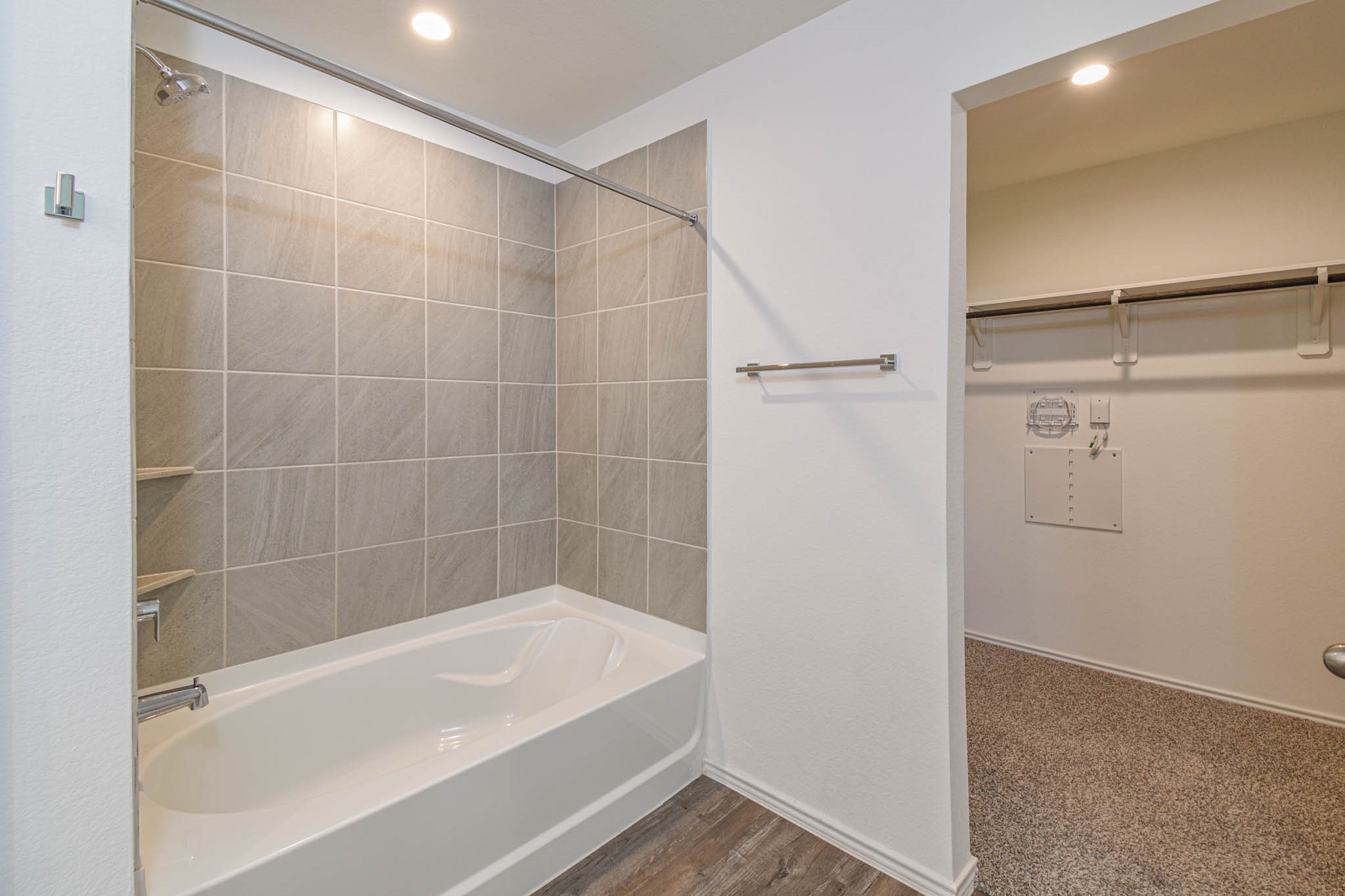 5423 Wyndham Ridge Ln Spring Spring, TX 77373 - Photo 17 of 23 a bathroom with a bathtub and a shower