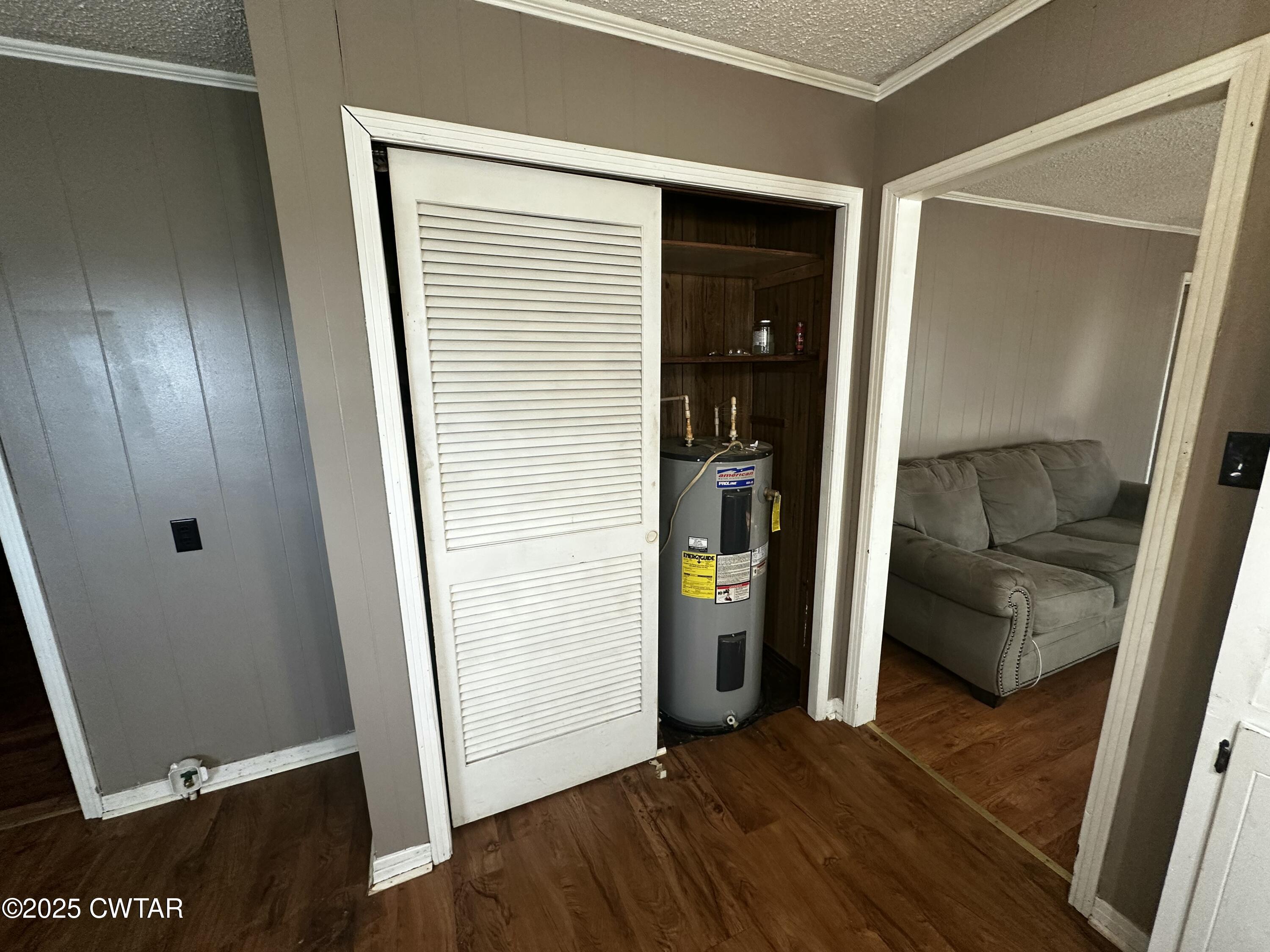 1705 Highway 100 Decaturville, TN 38329 - Photo 11 of 45 a view of entryway with wooden floor