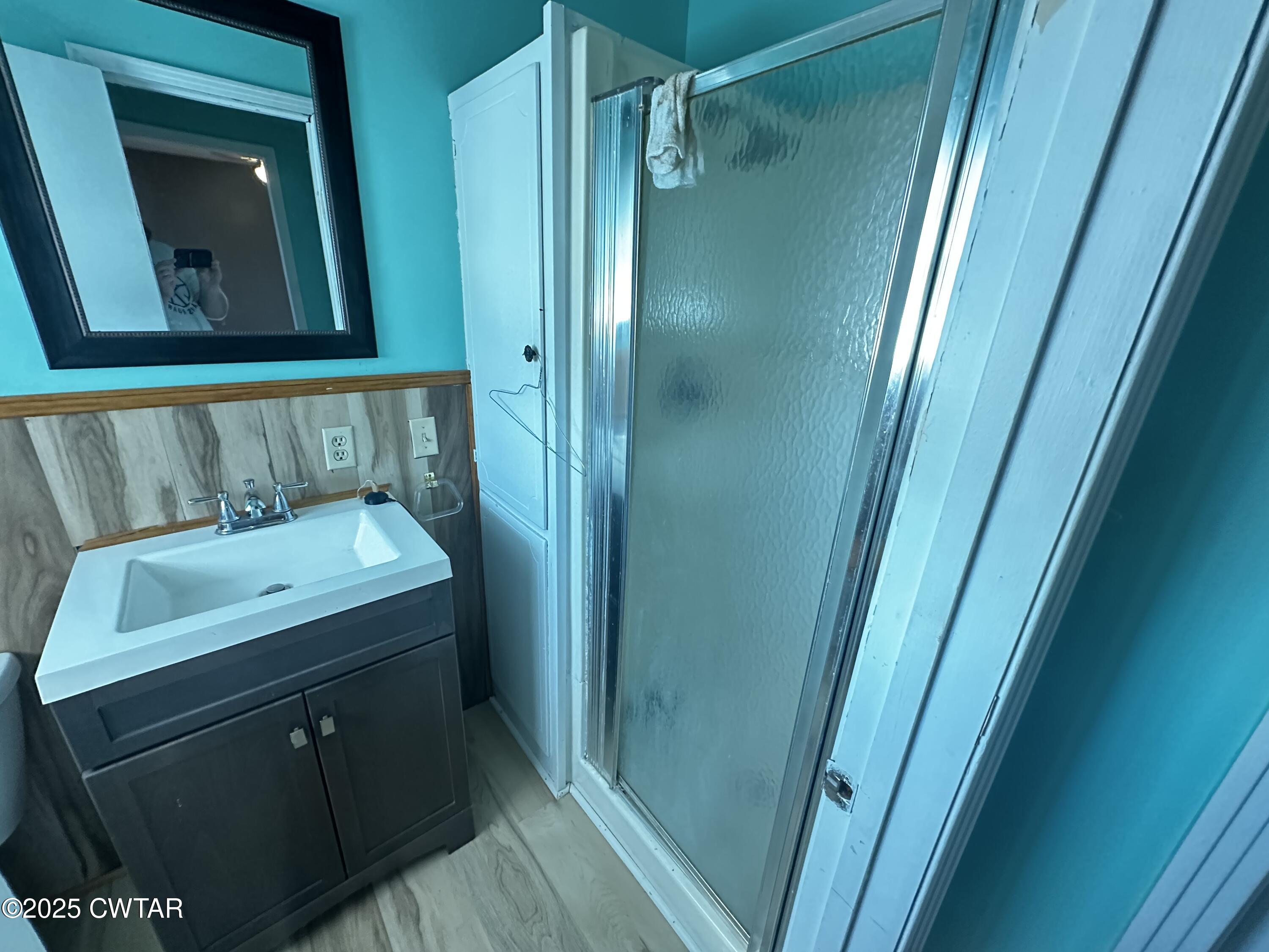 1705 Highway 100 Decaturville, TN 38329 - Photo 29 of 45 a bathroom with a sink and mirror with bathtub