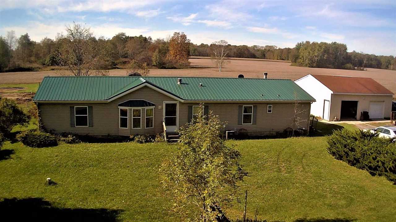 325 East County Line Road Crystal, MI 48818 - Photo 5 of 30 1894312-4.JPG