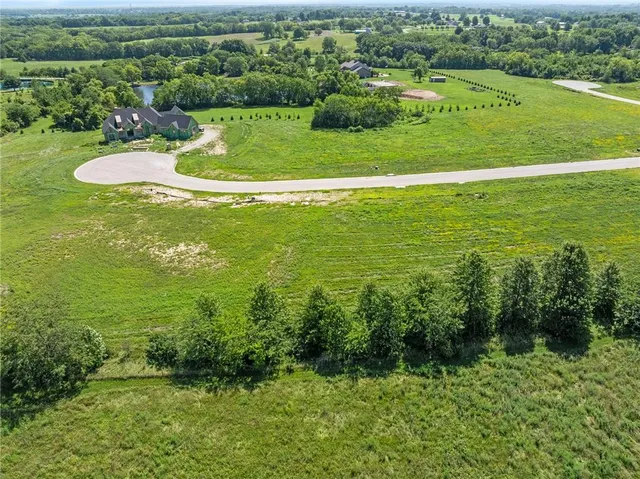 $190,000 | 13300 Winner's Circle, Smithville, MO 64089