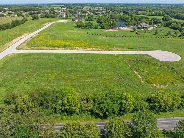 $190,000 | 13300 Winner's Circle, Smithville, MO 64089