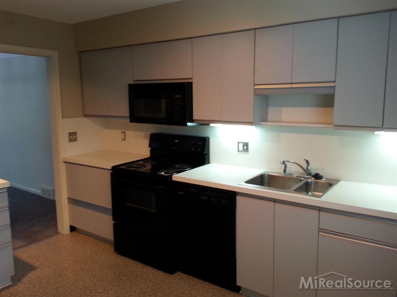847 Harcourt Road Grosse Pointe, MI 48230 - Photo 2 of 15 31228352-1.JPG