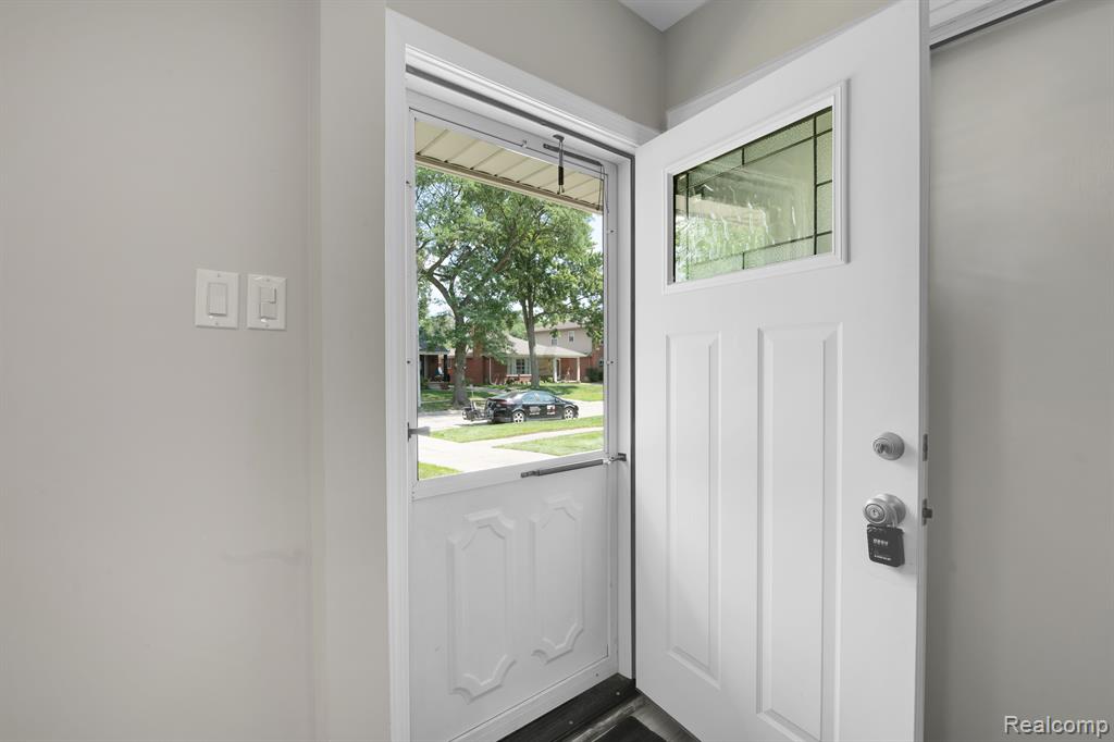 1843 Newcastle Road Grosse Pointe, MI 48236 - Photo 10 of 29