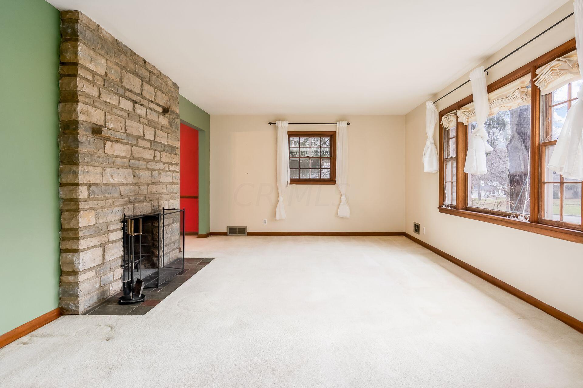 253 Croswell Road Columbus, OH 43214 - Photo 5 of 45 Living Room