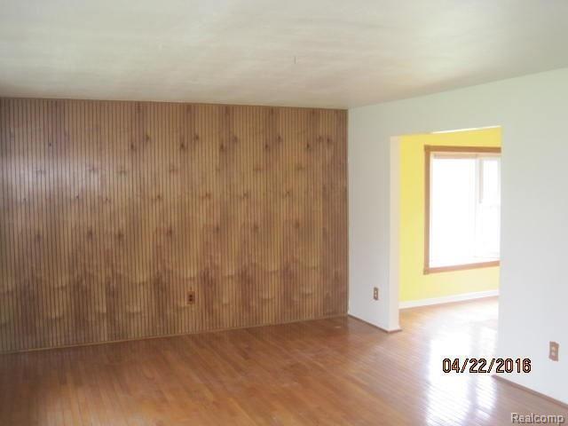 6357 Shappie Road Clarkston, MI 48348 - Photo 3 of 17 LIVING.jpg