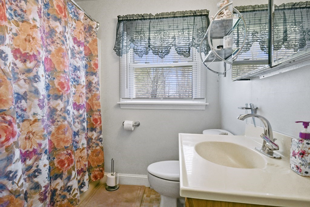 78 Ellis Road Southbridge, MA 01550 - Photo 19 of 31 Gallery Image 19