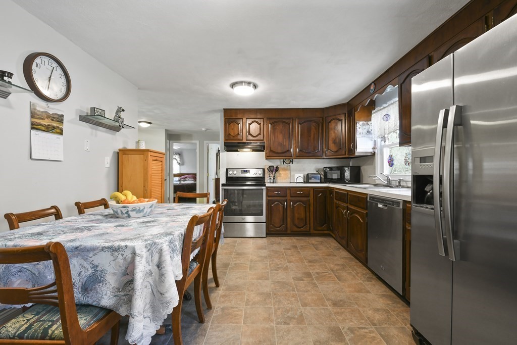 78 Ellis Road Southbridge, MA 01550 - Photo 8 of 31 Gallery Image 8