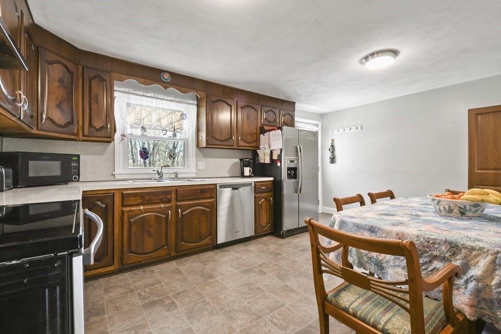 78 Ellis Road Southbridge, MA 01550 - Photo 10 of 31 Gallery Image 10