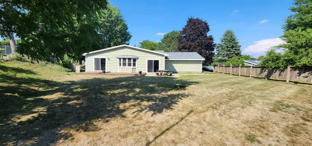 $329,900 | 826 Morningside Court, Lake Odessa, MI 48849