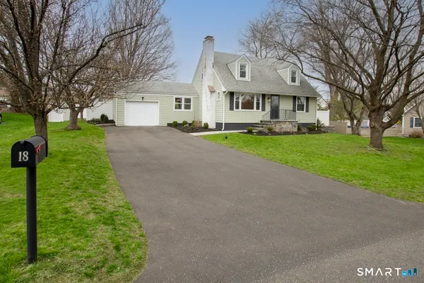 $725,000 | 18 Maple Street, Trumbull, CT 06611