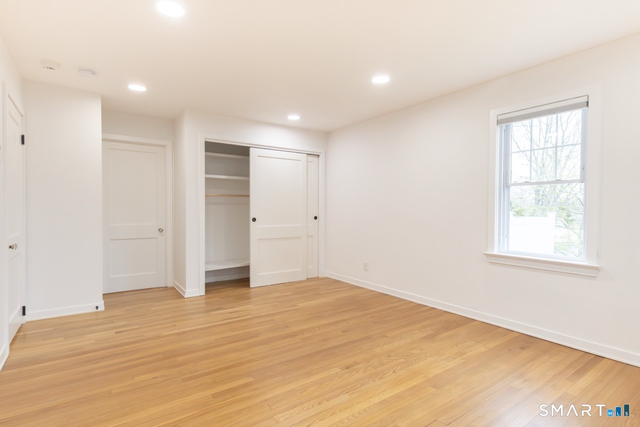 18 Maple Street Trumbull, CT 06611 - Photo 16 of 37