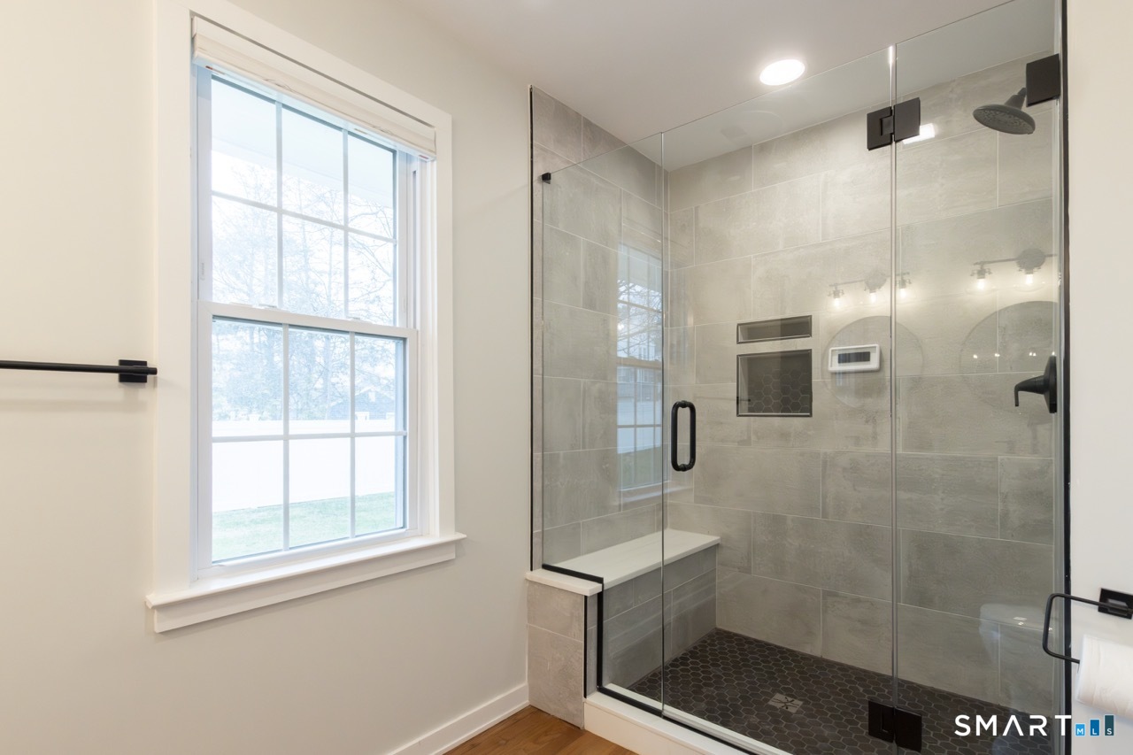 18 Maple Street Trumbull, CT 06611 - Photo 17 of 37