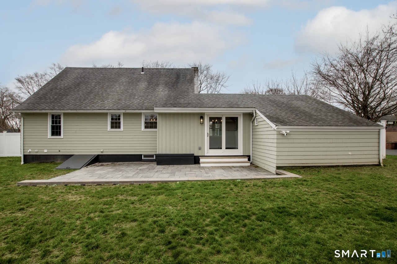 18 Maple Street Trumbull, CT 06611 - Photo 2 of 37