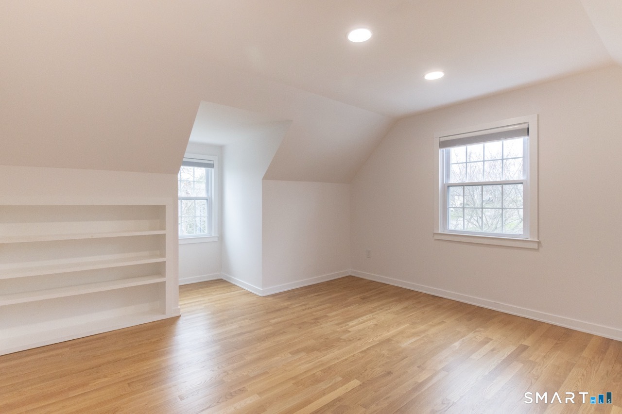 18 Maple Street Trumbull, CT 06611 - Photo 22 of 37