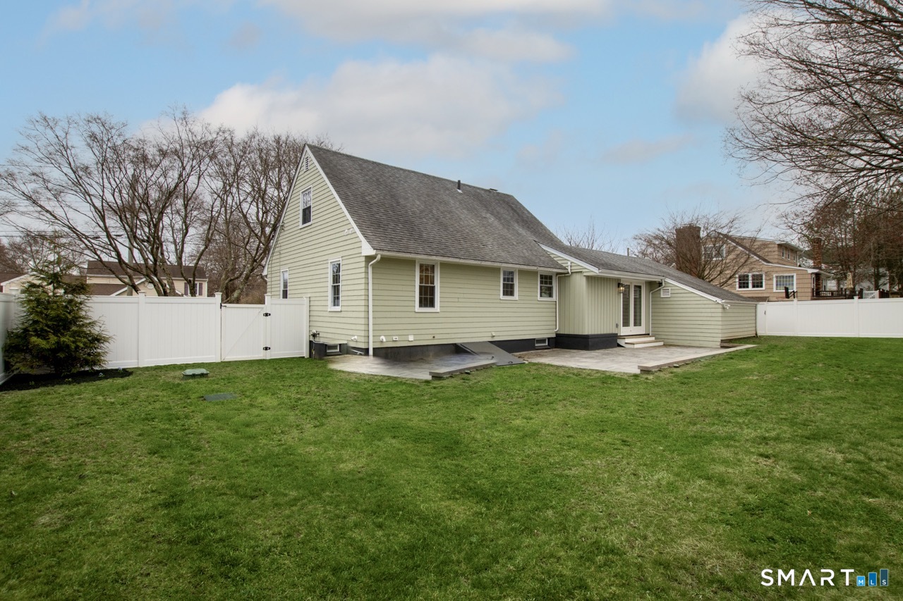 18 Maple Street Trumbull, CT 06611 - Photo 29 of 37