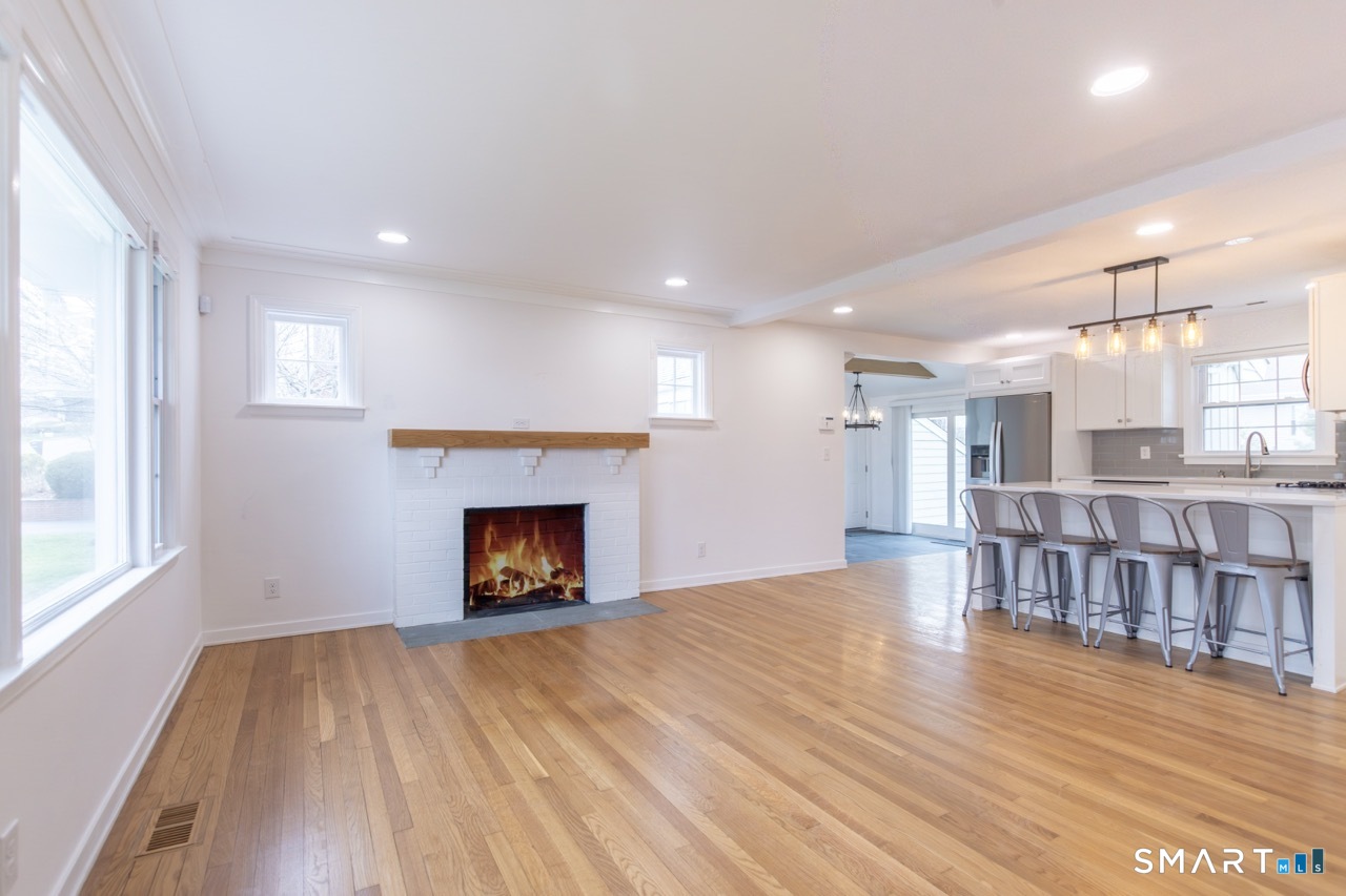 18 Maple Street Trumbull, CT 06611 - Photo 7 of 37