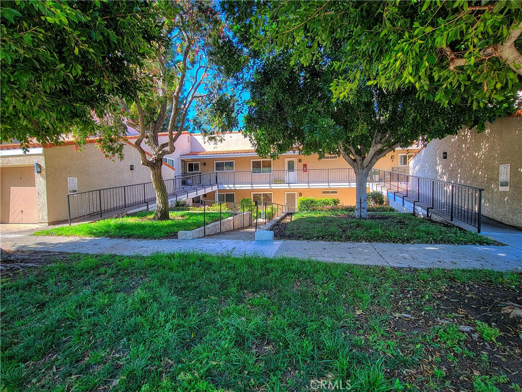 a view of house with a yard