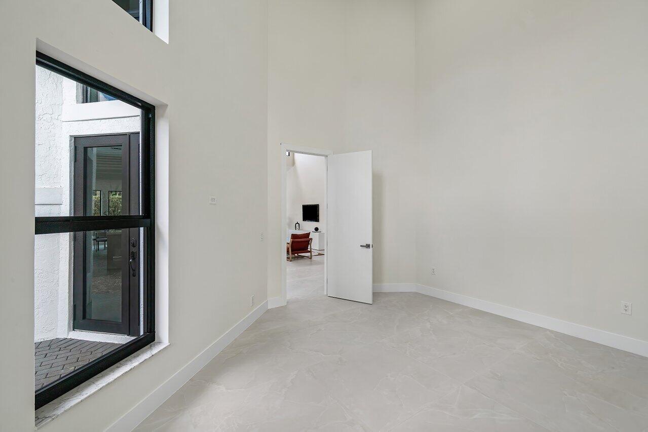 5529 Steeple Chase Boca Raton, FL 33496 - Photo 28 of 56 an empty room with mirror