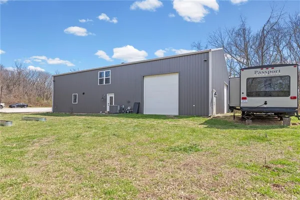 $520,000 | 2906 North Twyman Road, Independence, MO 64058