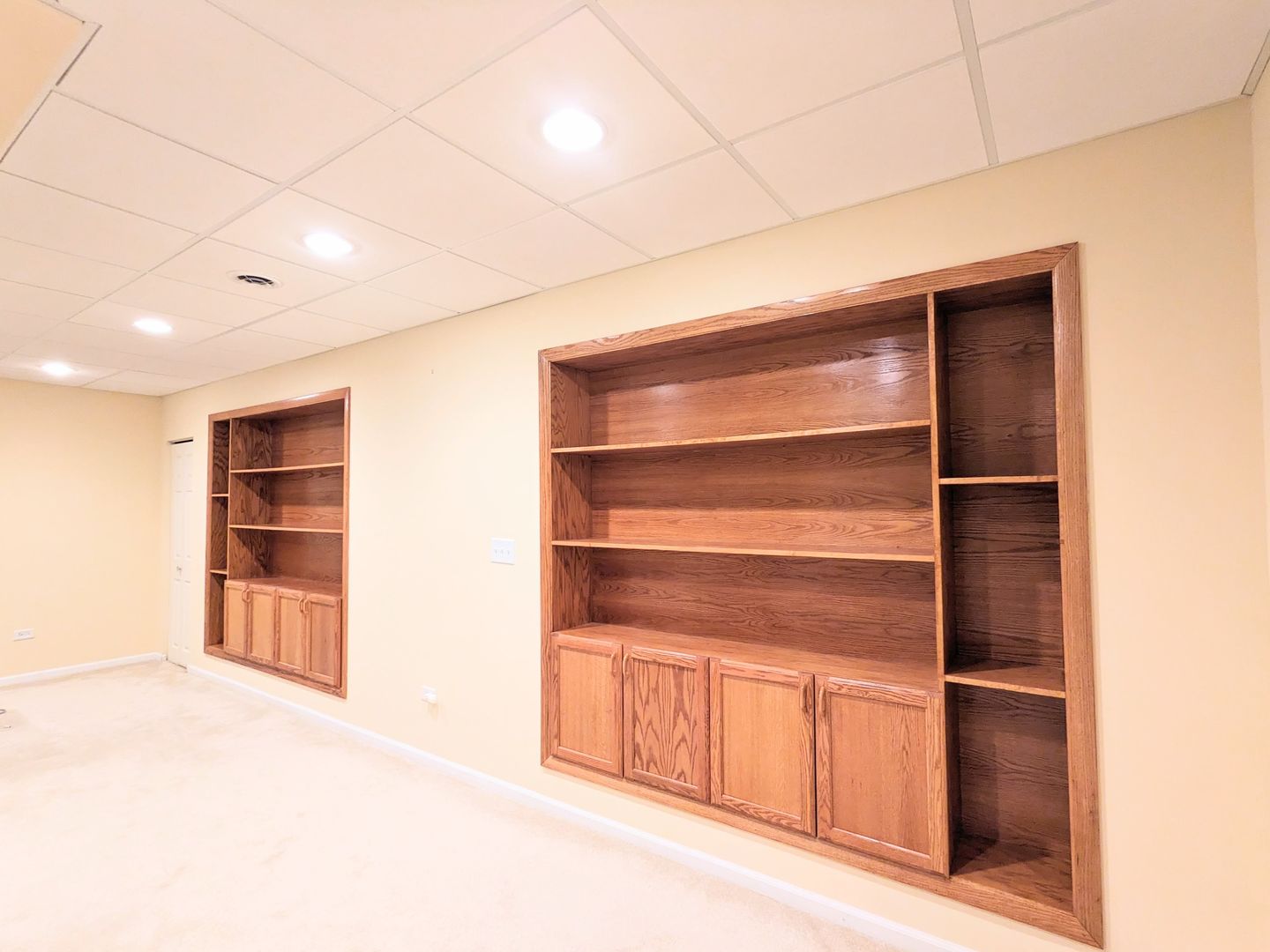 24632 Apollo Drive Plainfield, IL 60585 - Photo 17 of 22 a room with closet and window