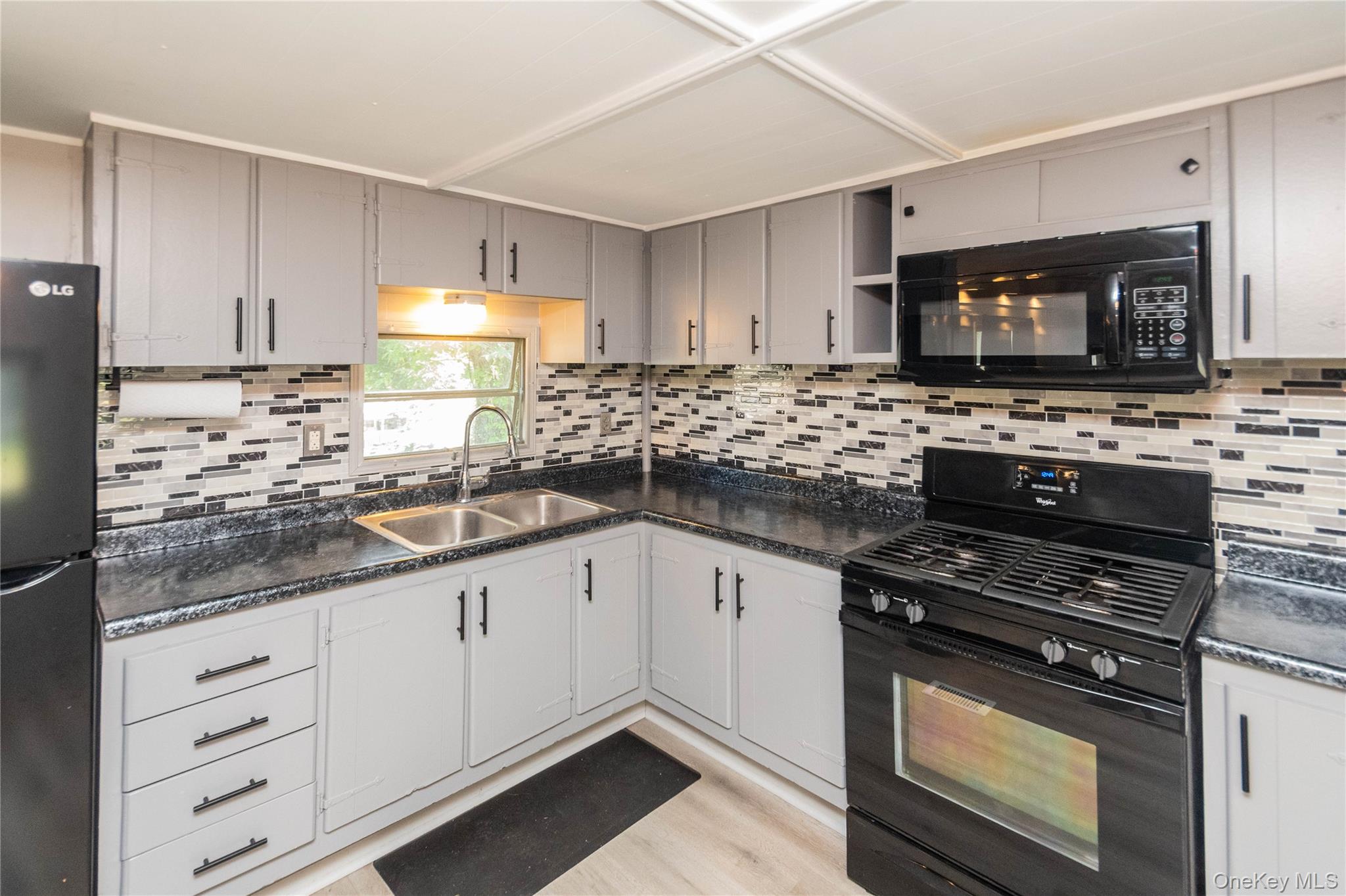 165 Lattintown Road, Unit 60 Newburgh, NY 12550 - Photo 13 of 26