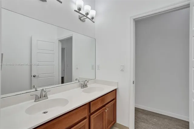 a view of empty room with window and ceiling fan
