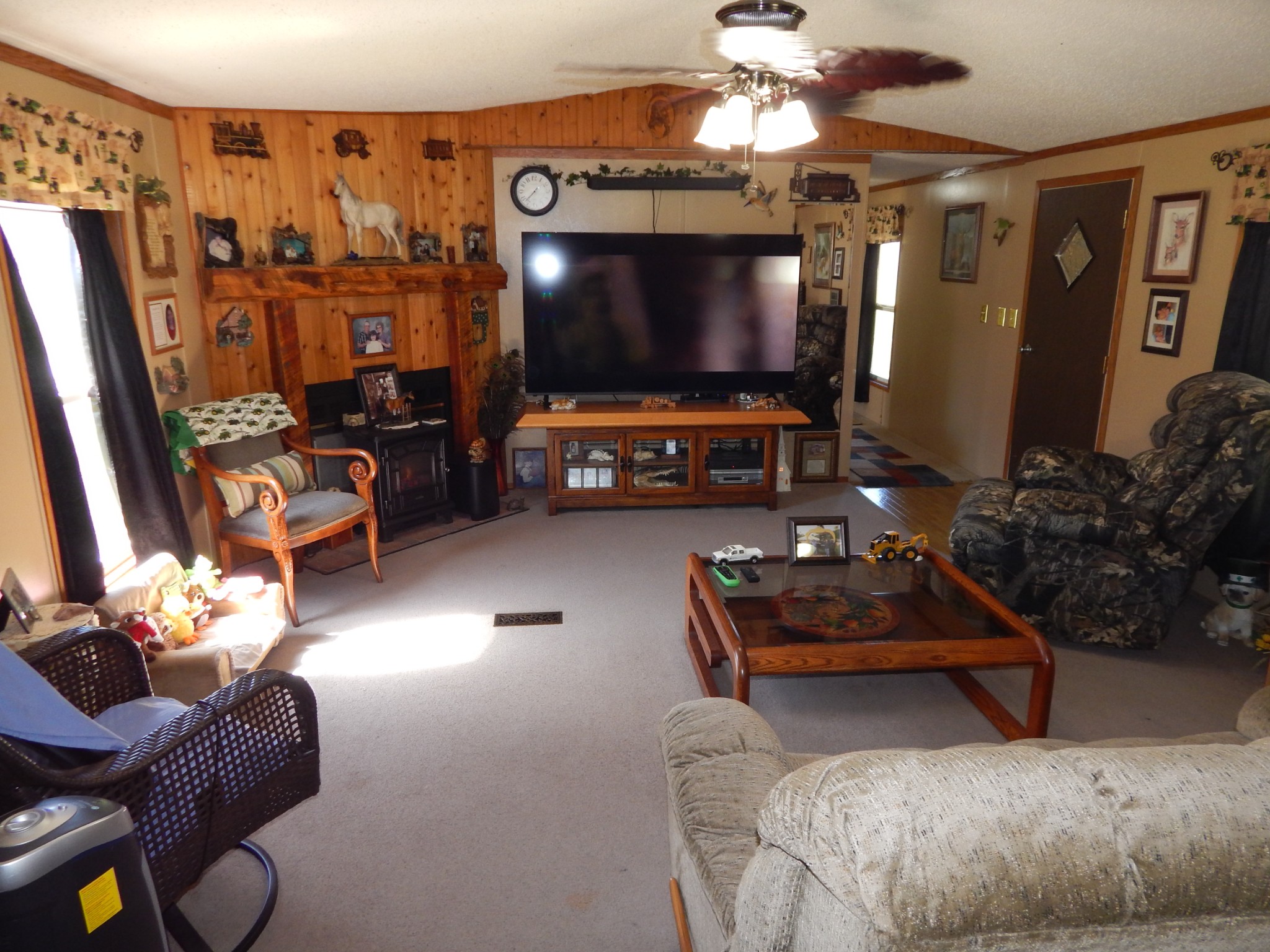 6223 Beech Creek Road Clifton, TN 38425 - Photo 10 of 68 a living room with furniture and a flat screen tv