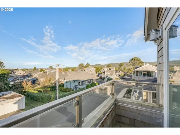 $1,149,000 | 15 Avenue I, Unit 1, Seaside, OR 97138