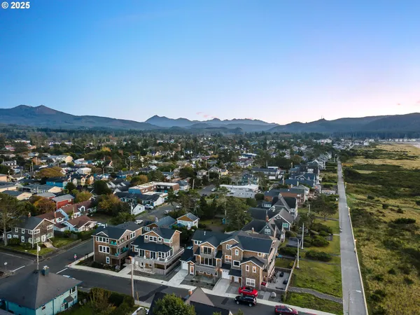 $1,149,000 | 15 Avenue I, Unit 1, Seaside, OR 97138