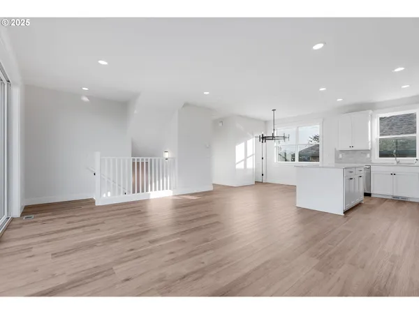 $1,149,000 | 15 Avenue I, Unit 1, Seaside, OR 97138