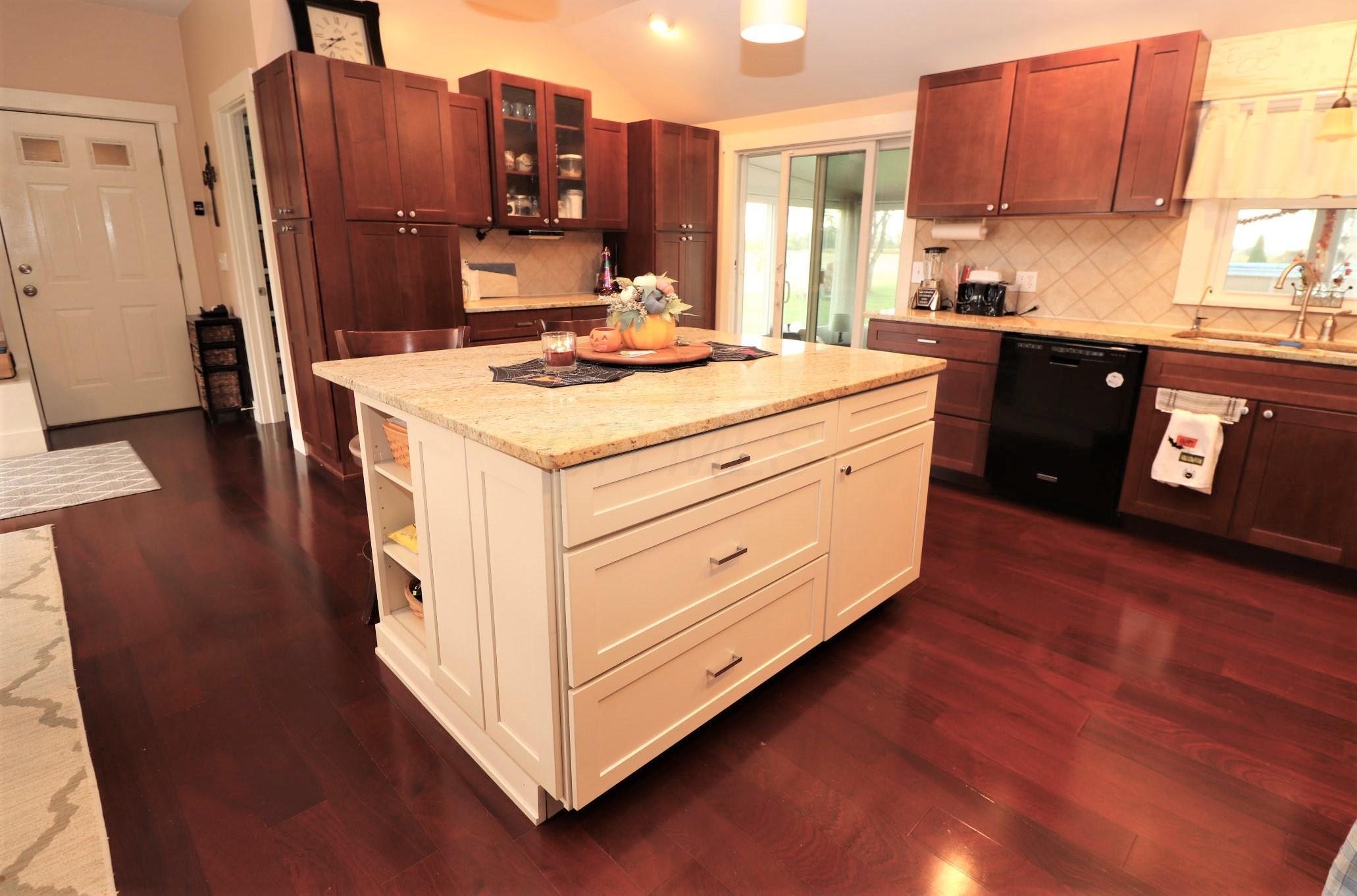 943 Cole Road Galloway, OH 43119 - Photo 13 of 38 Gallery Image 13