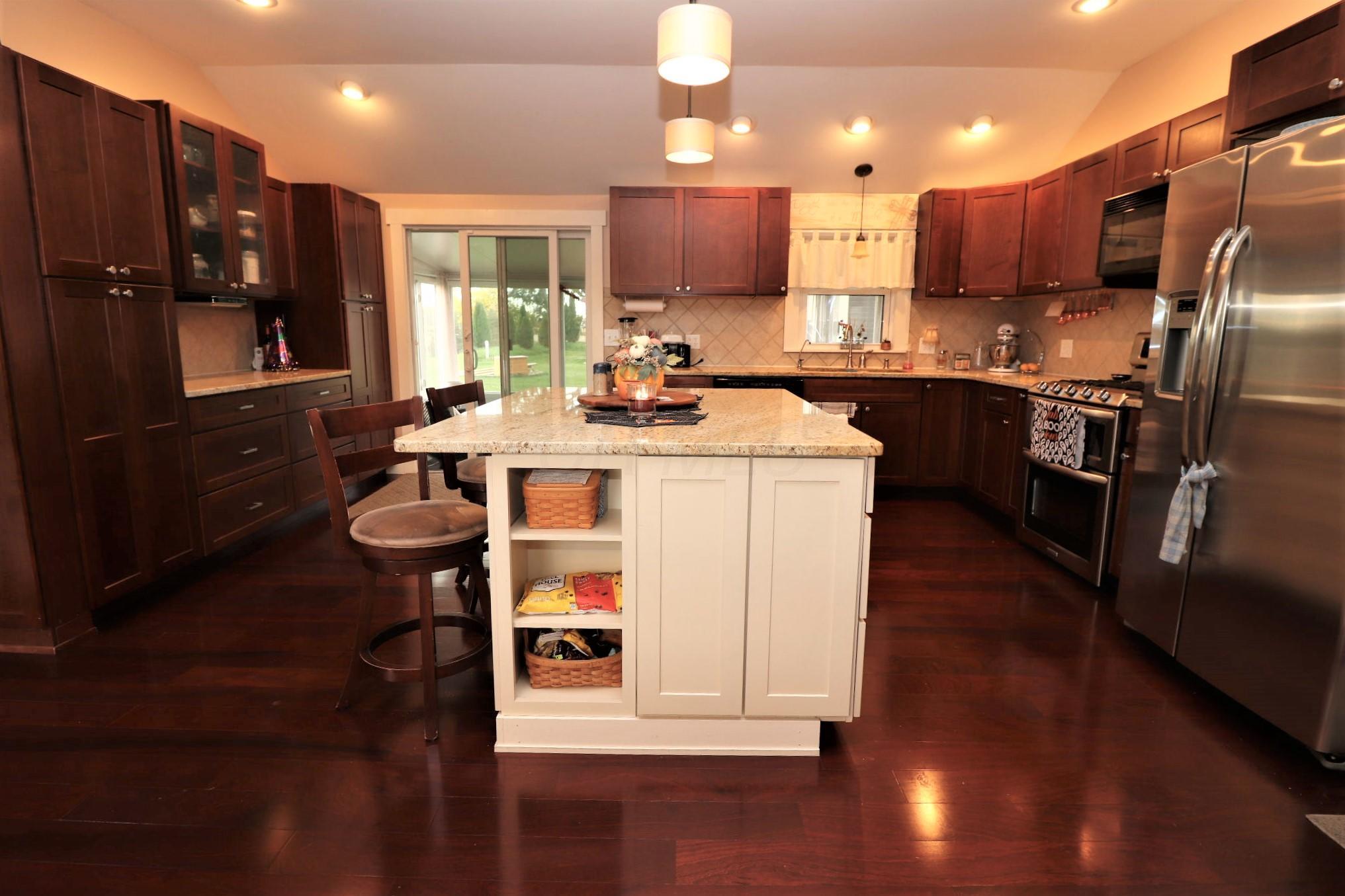 943 Cole Road Galloway, OH 43119 - Photo 5 of 38 Gallery Image 5