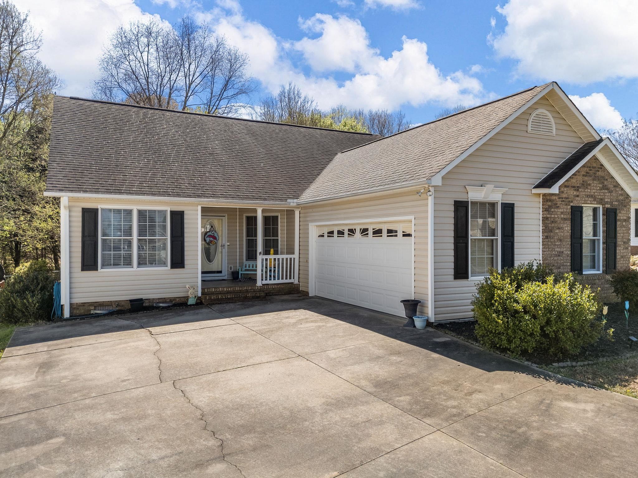 139 Cherrywood Road Woodruff, SC 29388 - Photo 2 of 39