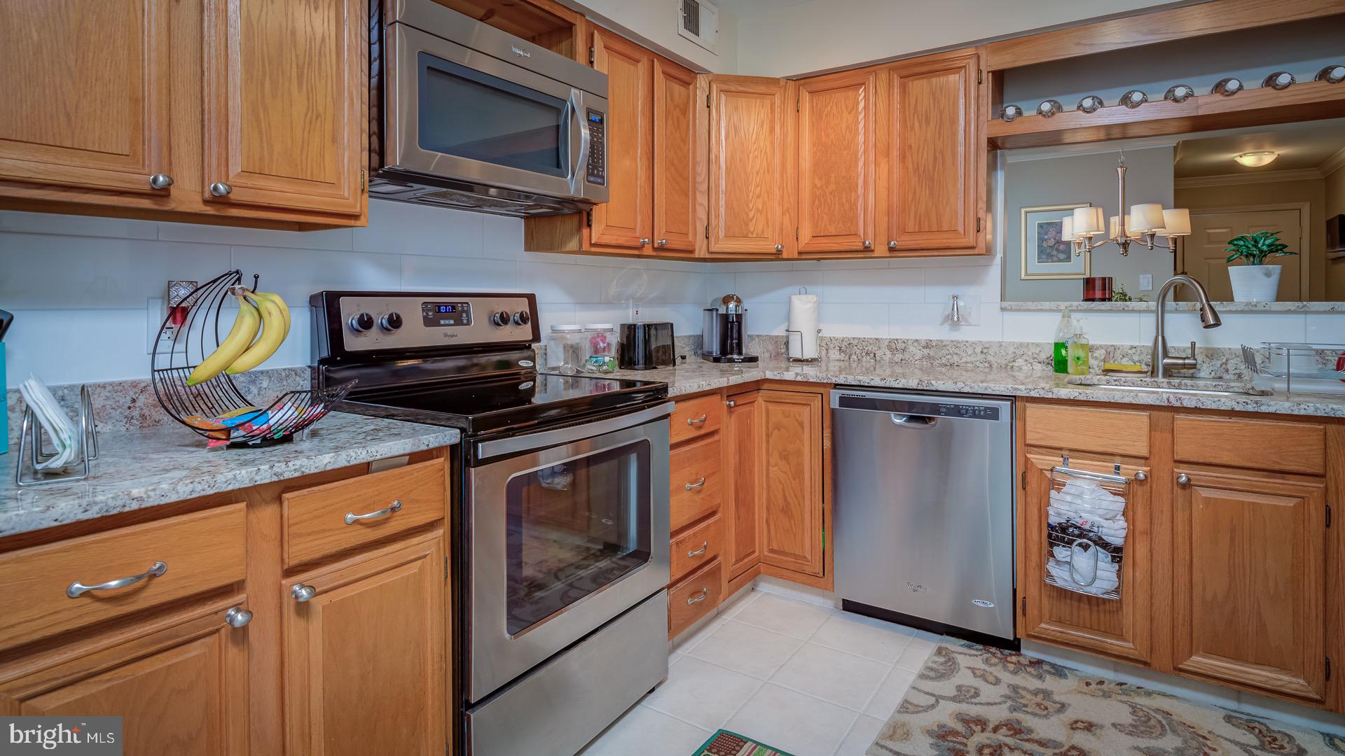 2220 Springwood Drive, Unit 108B Reston, VA 20191 - Photo 8 of 17 KITCHEN