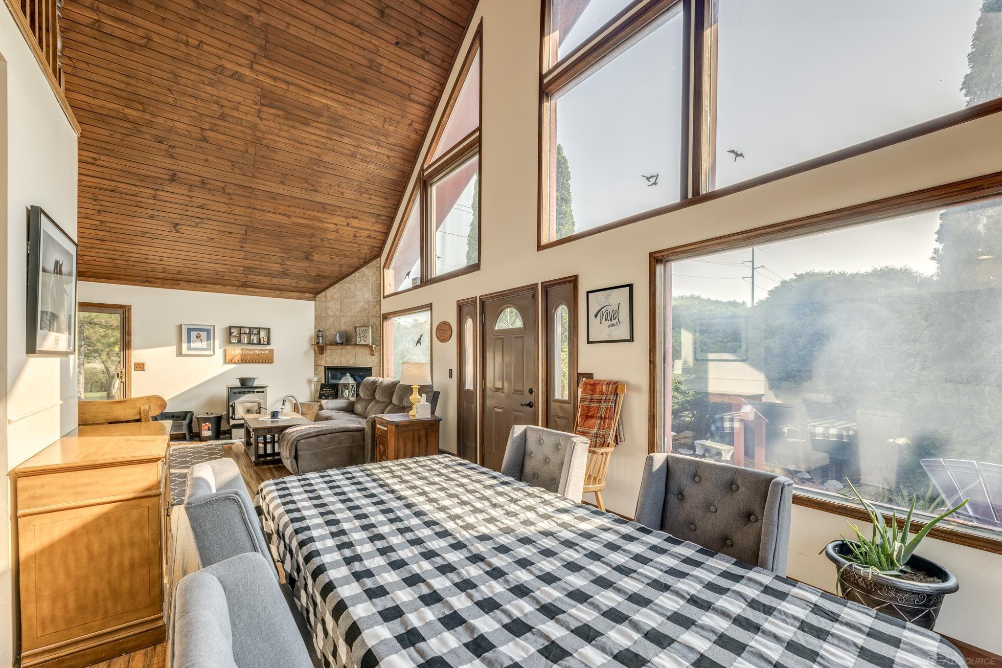 7479 Gibbons Road Jeddo, MI 48032 - Photo 15 of 60 Spacious Dining Area