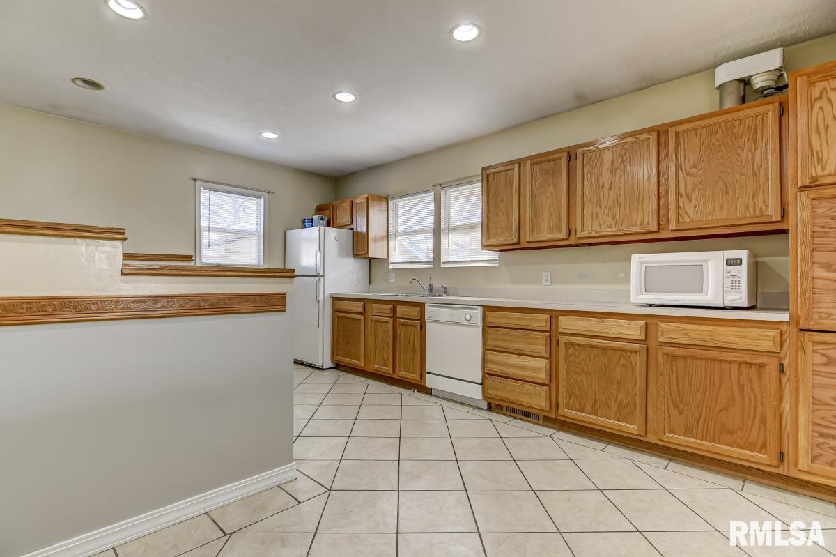 1025 West Monroe Street Springfield, IL 62704 - Photo 8 of 22 Gallery Image 8
